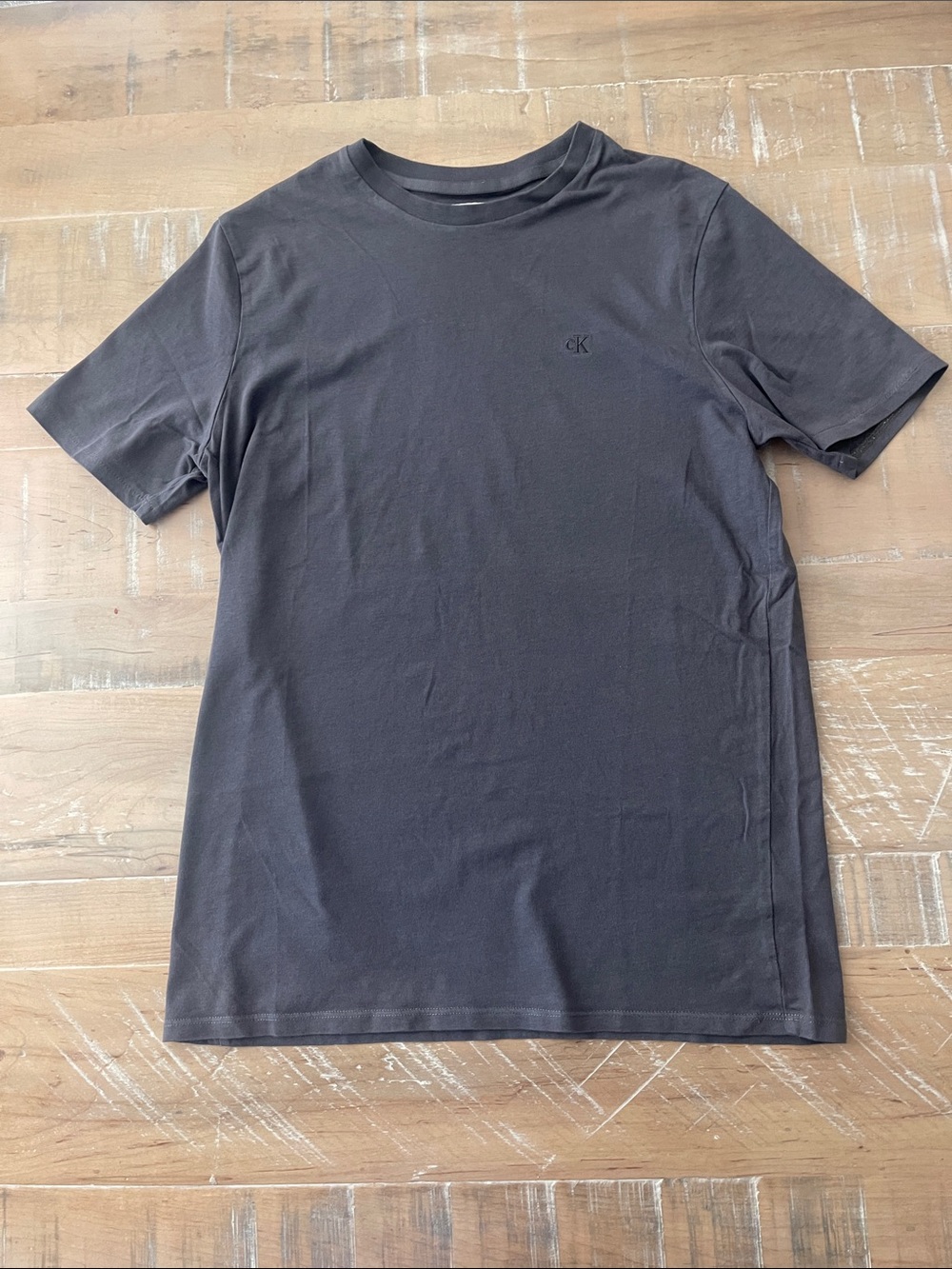 Calvin Klein Charcoal Grey Short-Sleeve Crewneck Tee with Subtle Logo